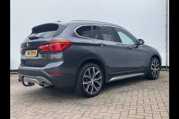 BMW X1 sDrive20i Corporate Lease High Executive Pano Trekhaak HUD Leer Led Elek.Klep Voll.Onderhouden!