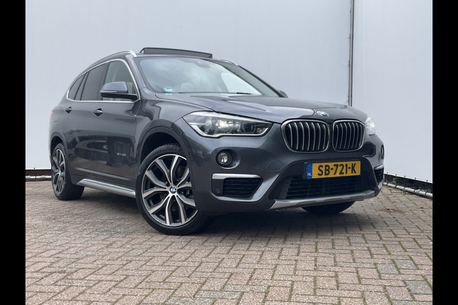 BMW X1 sDrive20i Corporate Lease High Executive Pano Trekhaak HUD Leer Led Elek.Klep Voll.Onderhouden!