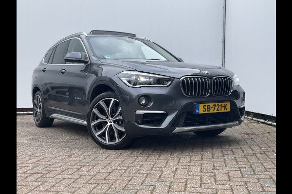 BMW X1 sDrive20i Corporate Lease High Executive Pano Trekhaak HUD Leer Led Elek.Klep Voll.Onderhouden!