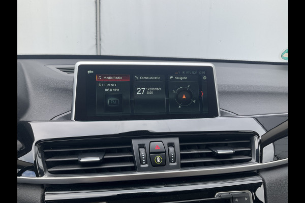 BMW X1 sDrive20i Corporate Lease High Executive Pano Trekhaak HUD Leer Led Elek.Klep Voll.Onderhouden!
