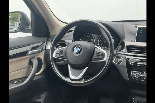 BMW X1 sDrive20i Corporate Lease High Executive Pano Trekhaak HUD Leer Led Elek.Klep Voll.Onderhouden!