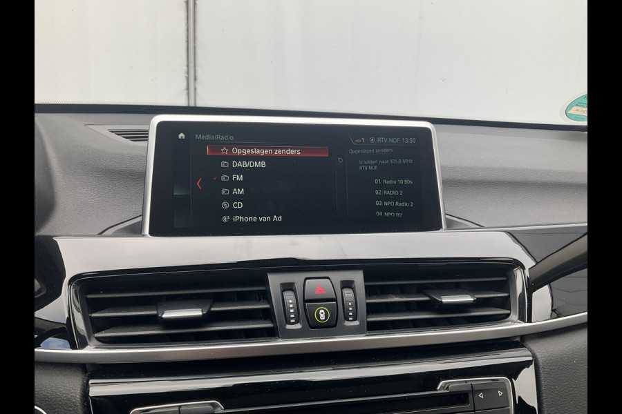 BMW X1 sDrive20i Corporate Lease High Executive Pano Trekhaak HUD Leer Led Elek.Klep Voll.Onderhouden!