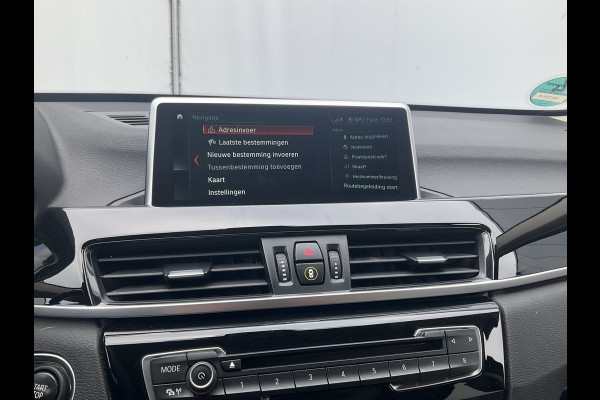 BMW X1 sDrive20i Corporate Lease High Executive Pano Trekhaak HUD Leer Led Elek.Klep Voll.Onderhouden!