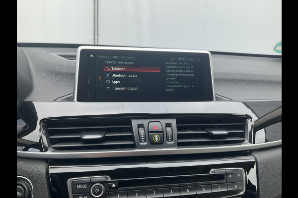 BMW X1 sDrive20i Corporate Lease High Executive Pano Trekhaak HUD Leer Led Elek.Klep Voll.Onderhouden!
