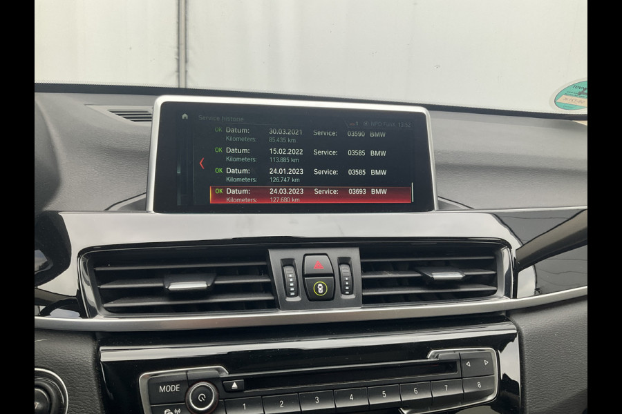 BMW X1 sDrive20i Corporate Lease High Executive Pano Trekhaak HUD Leer Led Elek.Klep Voll.Onderhouden!