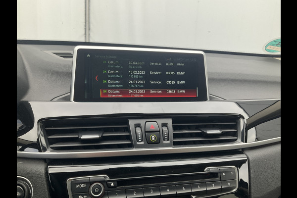 BMW X1 sDrive20i Corporate Lease High Executive Pano Trekhaak HUD Leer Led Elek.Klep Voll.Onderhouden!