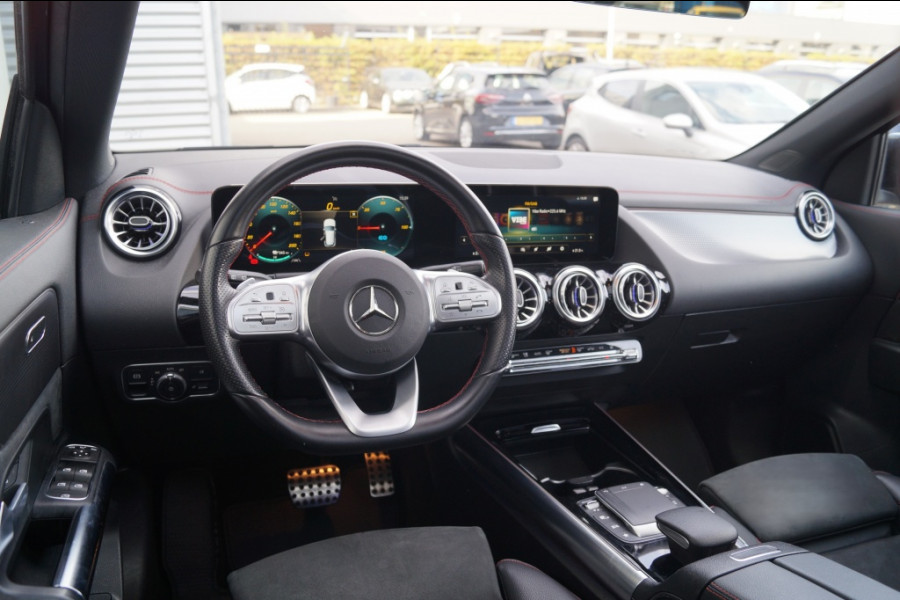Mercedes-Benz EQA 250 Business Solution AMG 67kWh -PANO-LED-CAM-