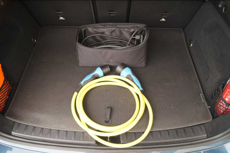 Mercedes-Benz EQA 250 Business Solution AMG 67kWh -PANO-LED-CAM-