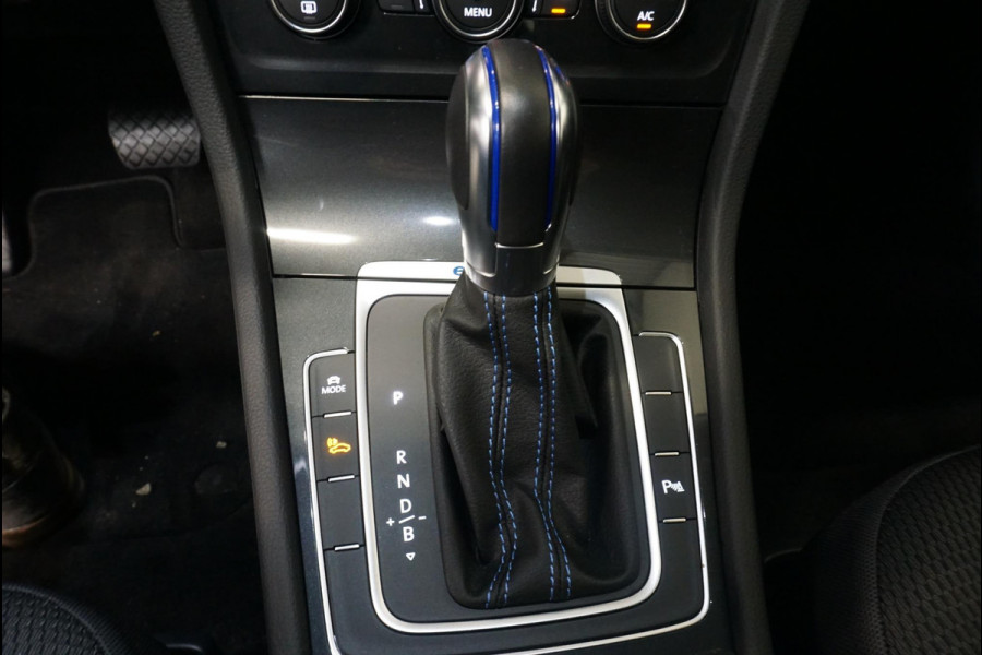 Volkswagen e-Golf e-Golf Navigatie Climate Control Parkeer sensoren V+A Privacy Glass