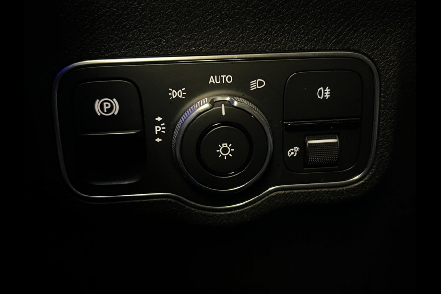 Mercedes-Benz Glb 200 / AMG / NL-auto / BTW / Pano / Memory