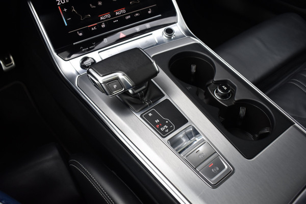 Audi A6 Avant 55 TFSI e Quattro 367pk Competition | Panoramadak | ACC | Head-Up | Trekhaak wegkl. | Camera | Matrix |