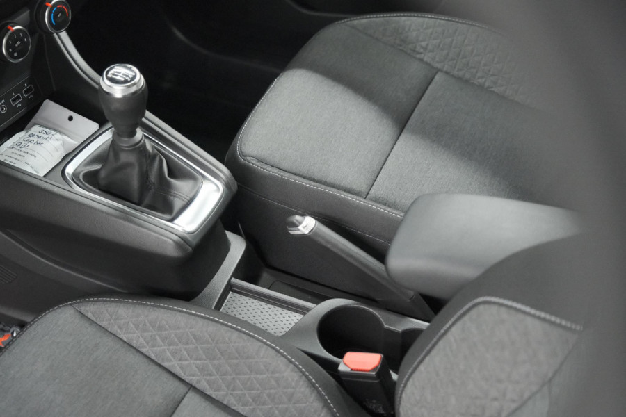 Renault Captur TCe 90 Evolution | Parkeersensoren | Navigatie | Allseason Banden | Apple Carplay Renault Captur TCe 90 Evolution | Parkeersensoren | Navigatie | Allseason Banden | Apple Carplay