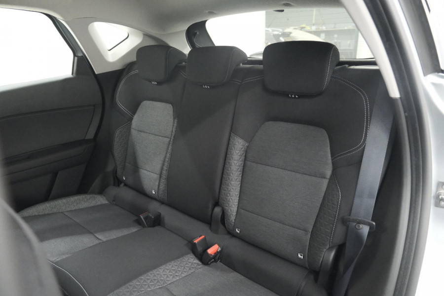 Renault Captur TCe 90 Evolution | Parkeersensoren | Navigatie | Allseason Banden | Apple Carplay Renault Captur TCe 90 Evolution | Parkeersensoren | Navigatie | Allseason Banden | Apple Carplay