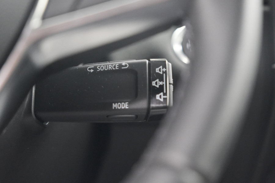 Renault Captur TCe 90 Evolution | Parkeersensoren | Navigatie | Allseason Banden | Apple Carplay Renault Captur TCe 90 Evolution | Parkeersensoren | Navigatie | Allseason Banden | Apple Carplay