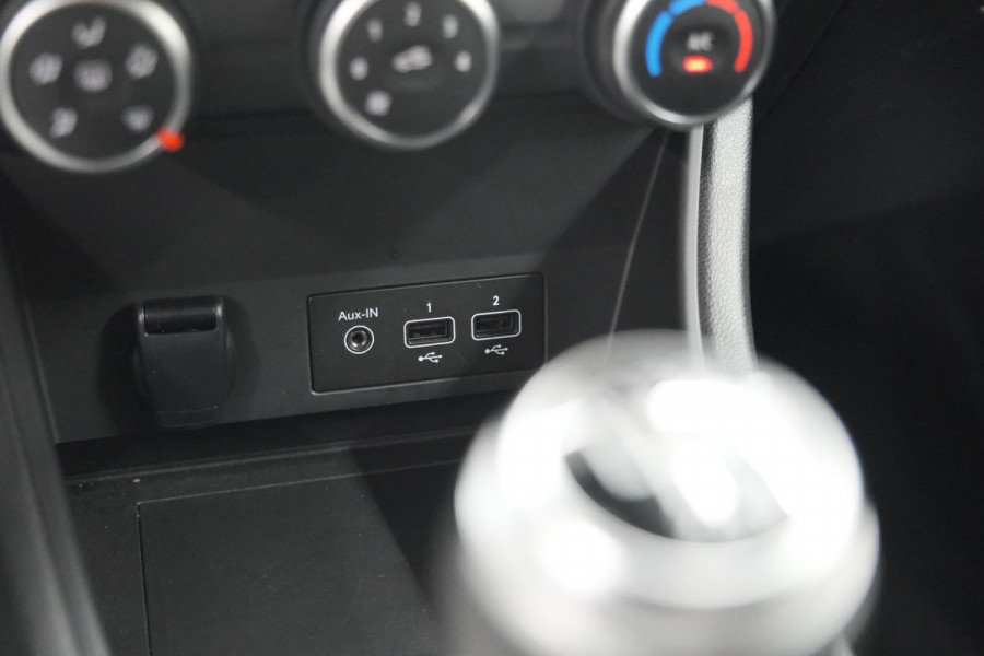 Renault Captur TCe 90 Evolution | Parkeersensoren | Navigatie | Allseason Banden | Apple Carplay Renault Captur TCe 90 Evolution | Parkeersensoren | Navigatie | Allseason Banden | Apple Carplay