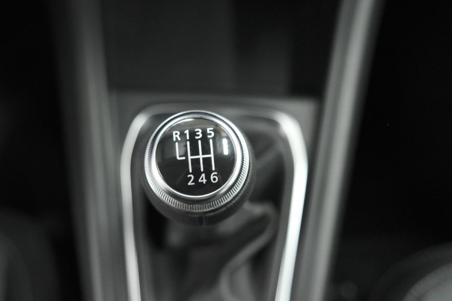 Renault Captur TCe 90 Evolution | Parkeersensoren | Navigatie | Allseason Banden | Apple Carplay Renault Captur TCe 90 Evolution | Parkeersensoren | Navigatie | Allseason Banden | Apple Carplay