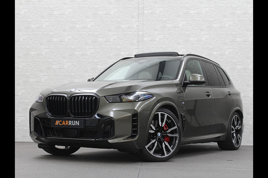 BMW X5 50e *7x Op Voorraad* M-Sport Pro | 360 Camera | ACC | Panorama | Massage | Individual Leder | Soft-Close | 4-Zone Clima | Head-U Manhattan Green | Harman-Kardon | Stoelventilatie | Trekhaak | Luchtvering | Stoelverwarming V+A | Keyless-Entry | Memory | Iconic-Glow | Comfortstoelen | Bekerhouders Gekoeld + Verwarmd | Zonwering | ISO-Glas |