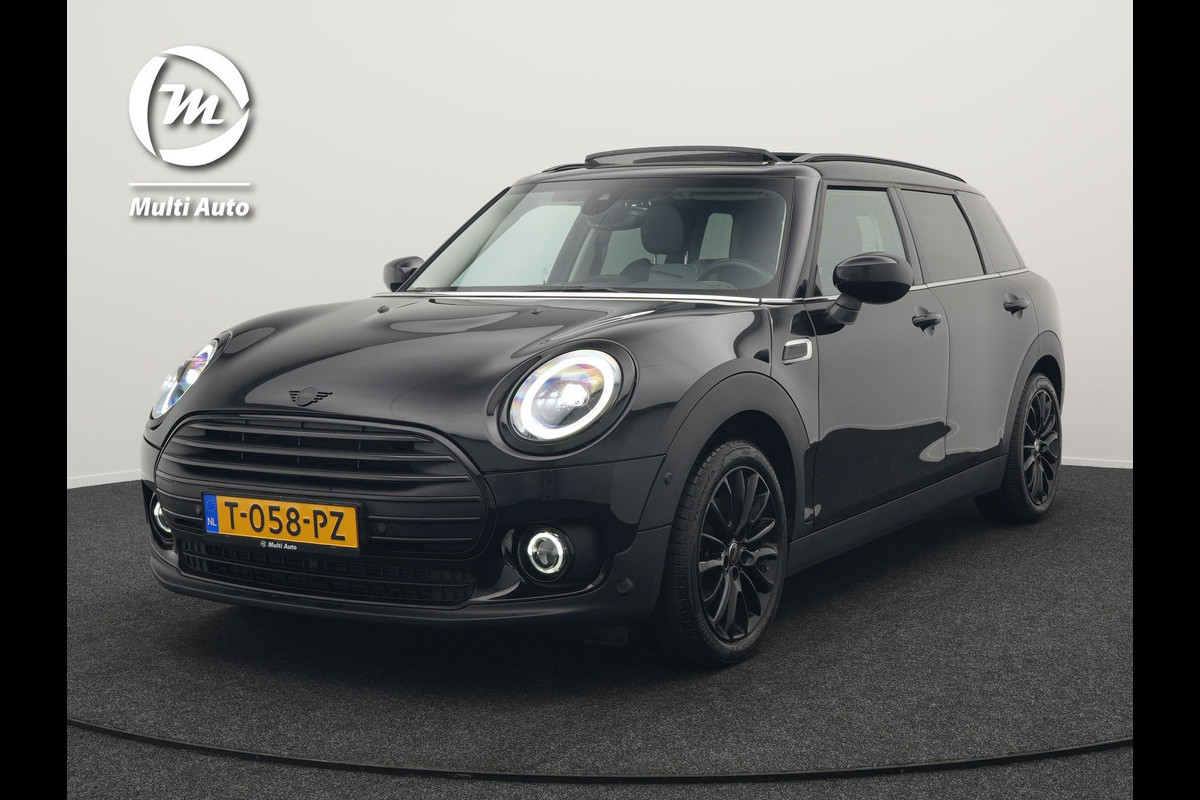 MINI Clubman 1.5 Cooper Black Edition Automaat 136pk | Trekhaak Afneembaar | Panodak | Head Up | Camera | Lederen Sportstoelen Verwarmd | Apple Carplay | Navigatie | Cruise Control | Virtual | DAB |