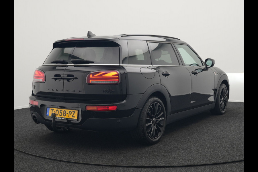 MINI Clubman 1.5 Cooper Black Edition Automaat 136pk | Trekhaak Afneembaar | Panodak | Head Up | Camera | Lederen Sportstoelen Verwarmd | Apple Carplay | Navigatie | Cruise Control | Virtual | DAB |