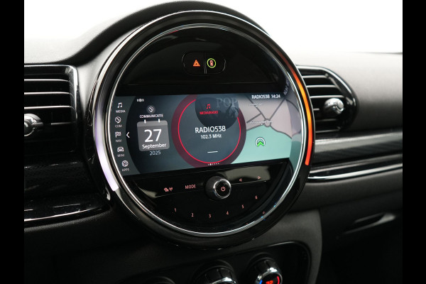 MINI Clubman 1.5 Cooper Black Edition Automaat 136pk | Trekhaak Afneembaar | Panodak | Head Up | Camera | Lederen Sportstoelen Verwarmd | Apple Carplay | Navigatie | Cruise Control | Virtual | DAB |