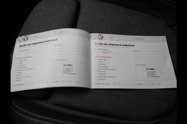 MINI Clubman 1.5 Cooper Black Edition Automaat 136pk | Trekhaak Afneembaar | Panodak | Head Up | Camera | Lederen Sportstoelen Verwarmd | Apple Carplay | Navigatie | Cruise Control | Virtual | DAB |
