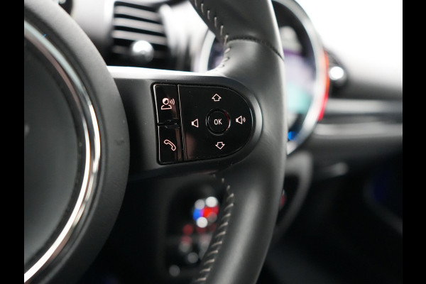 MINI Clubman 1.5 Cooper Black Edition Automaat 136pk | Trekhaak Afneembaar | Panodak | Head Up | Camera | Lederen Sportstoelen Verwarmd | Apple Carplay | Navigatie | Cruise Control | Virtual | DAB |