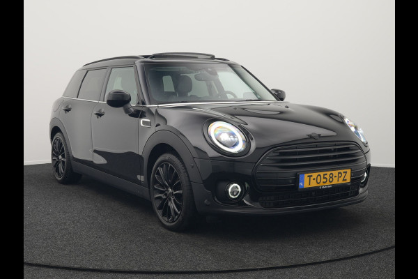 MINI Clubman 1.5 Cooper Black Edition Automaat 136pk | Trekhaak Afneembaar | Panodak | Head Up | Camera | Lederen Sportstoelen Verwarmd | Apple Carplay | Navigatie | Cruise Control | Virtual | DAB |