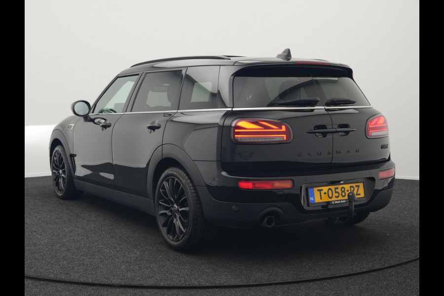 MINI Clubman 1.5 Cooper Black Edition Automaat 136pk | Trekhaak Afneembaar | Panodak | Head Up | Camera | Lederen Sportstoelen Verwarmd | Apple Carplay | Navigatie | Cruise Control | Virtual | DAB |