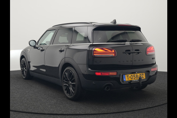 MINI Clubman 1.5 Cooper Black Edition Automaat 136pk | Trekhaak Afneembaar | Panodak | Head Up | Camera | Lederen Sportstoelen Verwarmd | Apple Carplay | Navigatie | Cruise Control | Virtual | DAB |