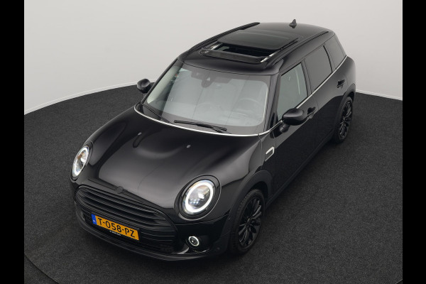 MINI Clubman 1.5 Cooper Black Edition Automaat 136pk | Trekhaak Afneembaar | Panodak | Head Up | Camera | Lederen Sportstoelen Verwarmd | Apple Carplay | Navigatie | Cruise Control | Virtual | DAB |