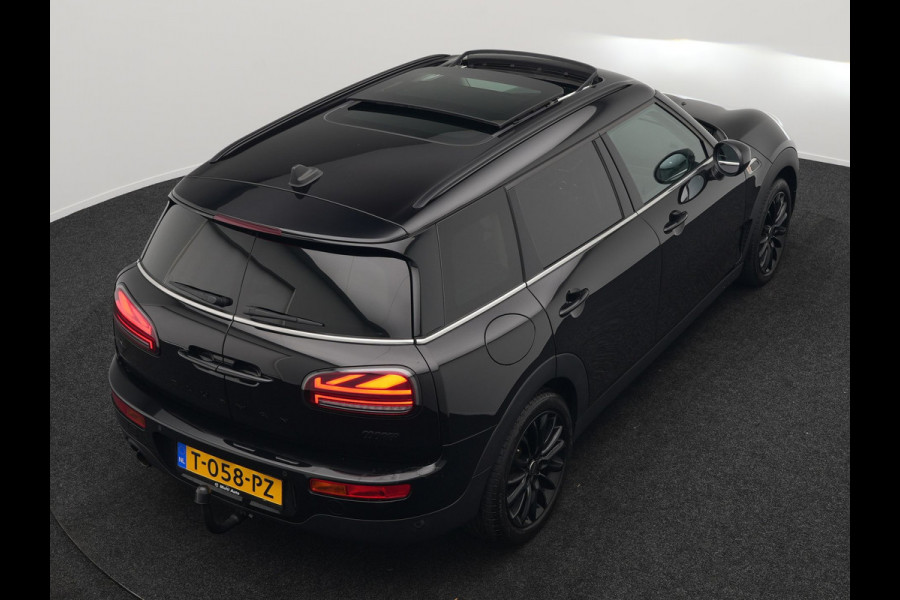 MINI Clubman 1.5 Cooper Black Edition Automaat 136pk | Trekhaak Afneembaar | Panodak | Head Up | Camera | Lederen Sportstoelen Verwarmd | Apple Carplay | Navigatie | Cruise Control | Virtual | DAB |