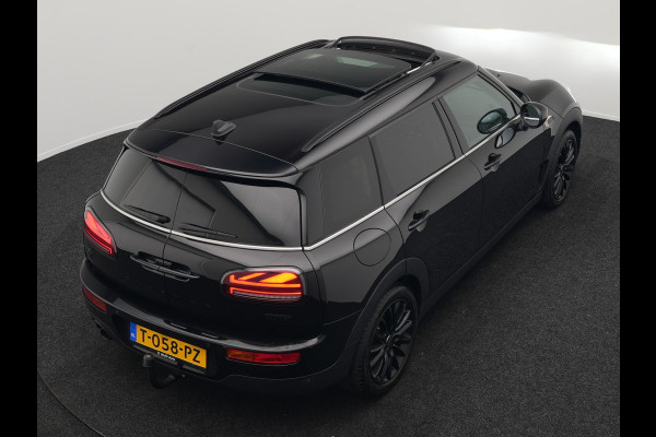 MINI Clubman 1.5 Cooper Black Edition Automaat 136pk | Trekhaak Afneembaar | Panodak | Head Up | Camera | Lederen Sportstoelen Verwarmd | Apple Carplay | Navigatie | Cruise Control | Virtual | DAB |