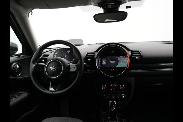 MINI Clubman 1.5 Cooper Black Edition Automaat 136pk | Trekhaak Afneembaar | Panodak | Head Up | Camera | Lederen Sportstoelen Verwarmd | Apple Carplay | Navigatie | Cruise Control | Virtual | DAB |