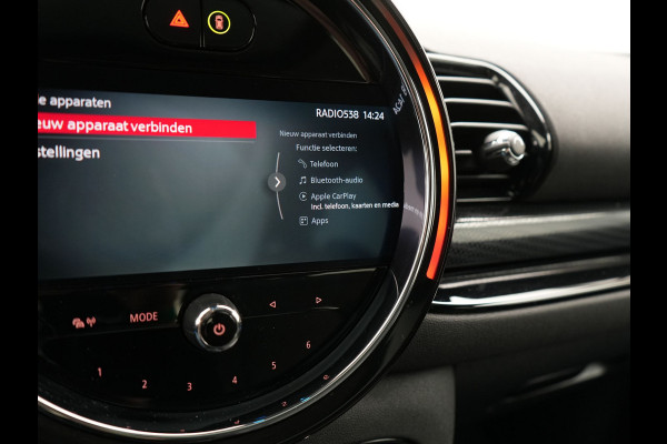 MINI Clubman 1.5 Cooper Black Edition Automaat 136pk | Trekhaak Afneembaar | Panodak | Head Up | Camera | Lederen Sportstoelen Verwarmd | Apple Carplay | Navigatie | Cruise Control | Virtual | DAB |