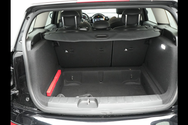 MINI Clubman 1.5 Cooper Black Edition Automaat 136pk | Trekhaak Afneembaar | Panodak | Head Up | Camera | Lederen Sportstoelen Verwarmd | Apple Carplay | Navigatie | Cruise Control | Virtual | DAB |