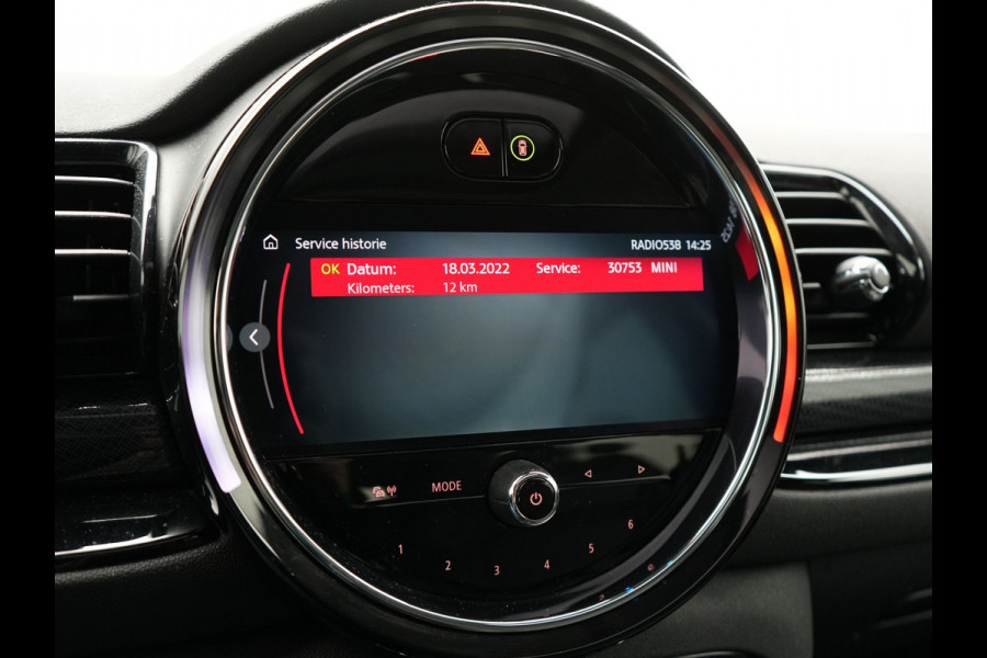MINI Clubman 1.5 Cooper Black Edition Automaat 136pk | Trekhaak Afneembaar | Panodak | Head Up | Camera | Lederen Sportstoelen Verwarmd | Apple Carplay | Navigatie | Cruise Control | Virtual | DAB |