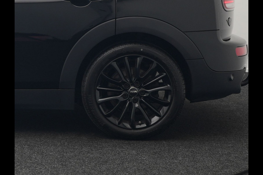 MINI Clubman 1.5 Cooper Black Edition Automaat 136pk | Trekhaak Afneembaar | Panodak | Head Up | Camera | Lederen Sportstoelen Verwarmd | Apple Carplay | Navigatie | Cruise Control | Virtual | DAB |