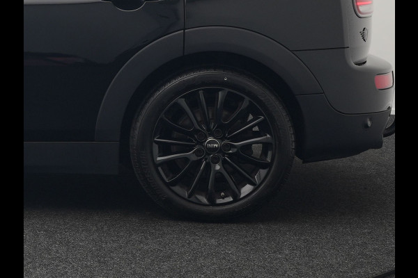 MINI Clubman 1.5 Cooper Black Edition Automaat 136pk | Trekhaak Afneembaar | Panodak | Head Up | Camera | Lederen Sportstoelen Verwarmd | Apple Carplay | Navigatie | Cruise Control | Virtual | DAB |