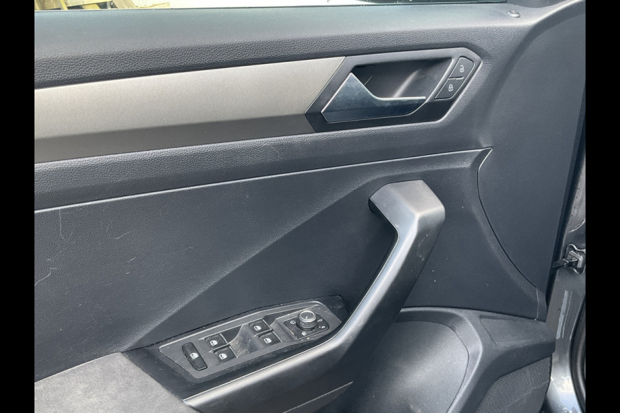 Volkswagen T-Roc 1.5 TSI Sport Trekhaak Automaat Adap.Cruise Navi Carplay PDC Stoelverw 49430KM!