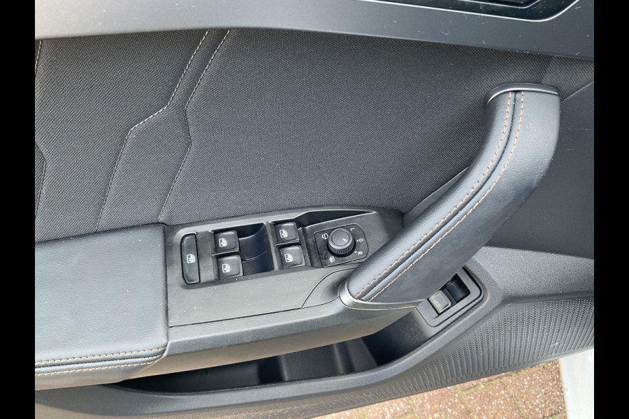 CUPRA Leon Sportstourer 1.5 TSI PHEV e-Hybrid Business Elek.Trekhaak Adap.Cruise Carplay Camera Sfeerverl 2025 3136KM!