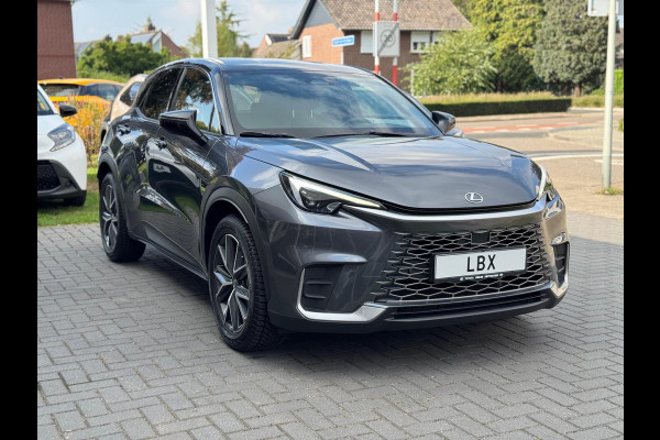 Lexus LBX 1.5 Hybrid Emotion Tech Pack | Leer, Elektrische achterklep, Keyless, Stoel + Stuurverwarming, 18 inch, Privacy glass