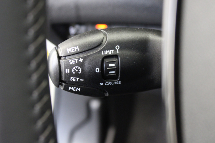 Peugeot 2008 1.2 PureTech 100 Allure