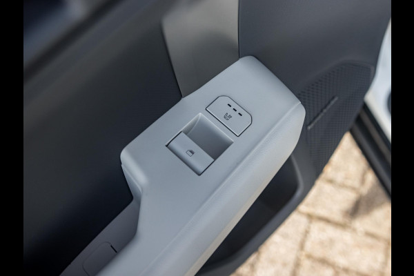 Kia EV3 GT-Line 81.4 kWh l Long range l Schuif kantel dak l Stoel / Stuurwielverwarming l Navigatie l Direct beschikbaar