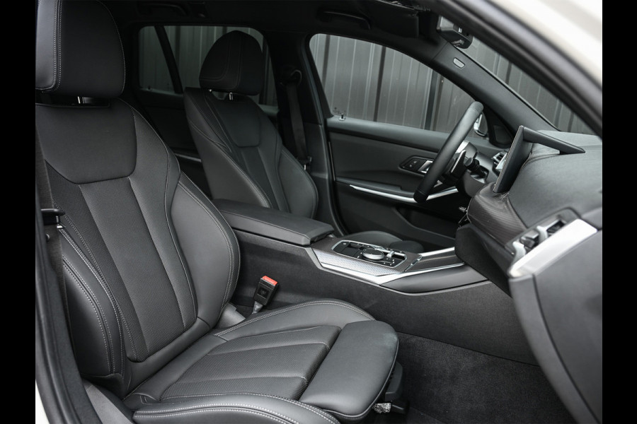 BMW 3 Serie Touring 330e xDrive M-SPORT | FACELIFT | ACCU 19,5 kWh | ACTIVE CRUISE | HIFI AUDIO | CAMERA | FULL-LED | STUUR- EN STOELVERWARM