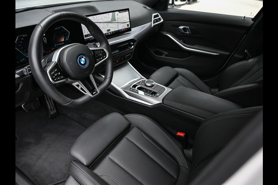 BMW 3 Serie Touring 330e xDrive M-SPORT | FACELIFT | ACCU 19,5 kWh | ACTIVE CRUISE | HIFI AUDIO | CAMERA | FULL-LED | STUUR- EN STOELVERWARM