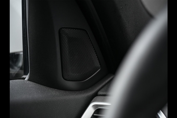 BMW 3 Serie Touring 330e xDrive M-SPORT | FACELIFT | ACCU 19,5 kWh | ACTIVE CRUISE | HIFI AUDIO | CAMERA | FULL-LED | STUUR- EN STOELVERWARM