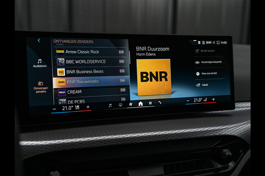 BMW 3 Serie Touring 330e xDrive M-SPORT | FACELIFT | ACCU 19,5 kWh | ACTIVE CRUISE | HIFI AUDIO | CAMERA | FULL-LED | STUUR- EN STOELVERWARM