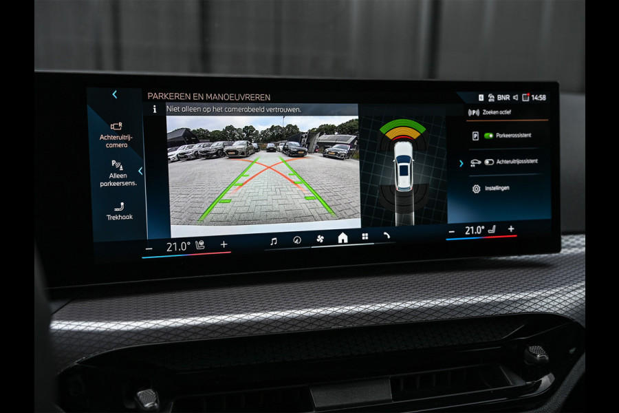 BMW 3 Serie Touring 330e xDrive M-SPORT | FACELIFT | ACCU 19,5 kWh | ACTIVE CRUISE | HIFI AUDIO | CAMERA | FULL-LED | STUUR- EN STOELVERWARM