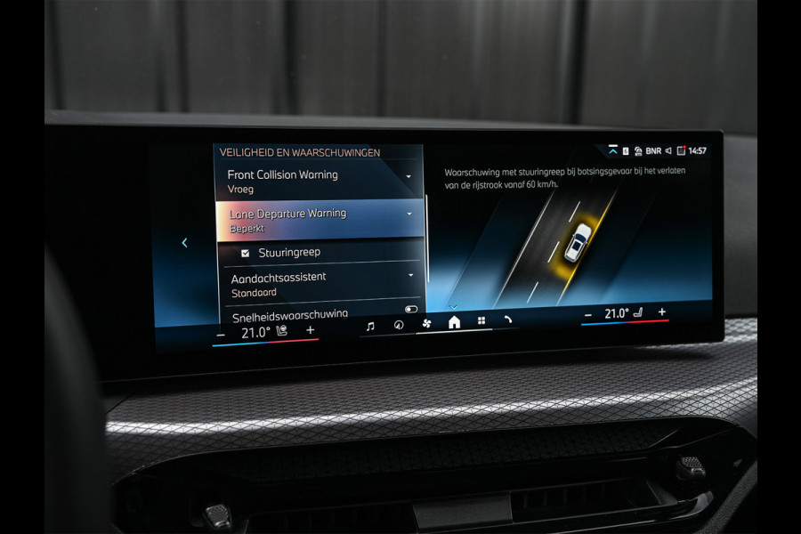 BMW 3 Serie Touring 330e xDrive M-SPORT | FACELIFT | ACCU 19,5 kWh | ACTIVE CRUISE | HIFI AUDIO | CAMERA | FULL-LED | STUUR- EN STOELVERWARM