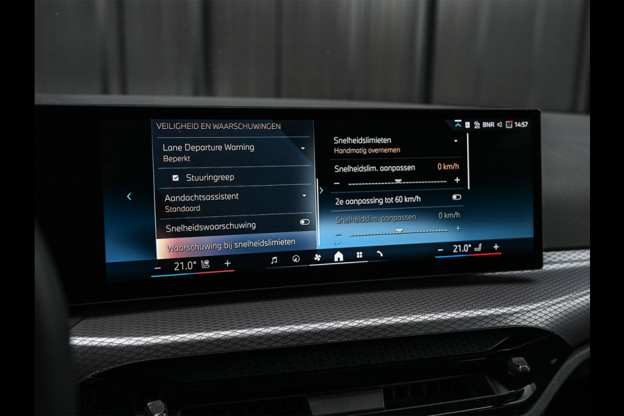 BMW 3 Serie Touring 330e xDrive M-SPORT | FACELIFT | ACCU 19,5 kWh | ACTIVE CRUISE | HIFI AUDIO | CAMERA | FULL-LED | STUUR- EN STOELVERWARM